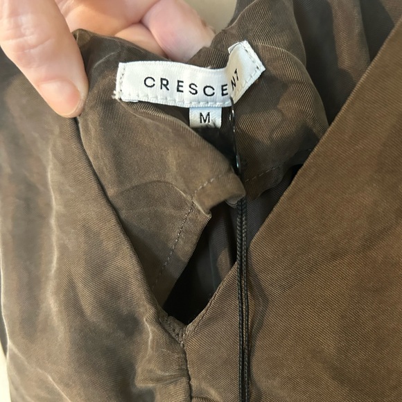 Crescent NWT Chocolate Brown Ruched V Neck Midi Dress. Medium - Picture 7 of 8